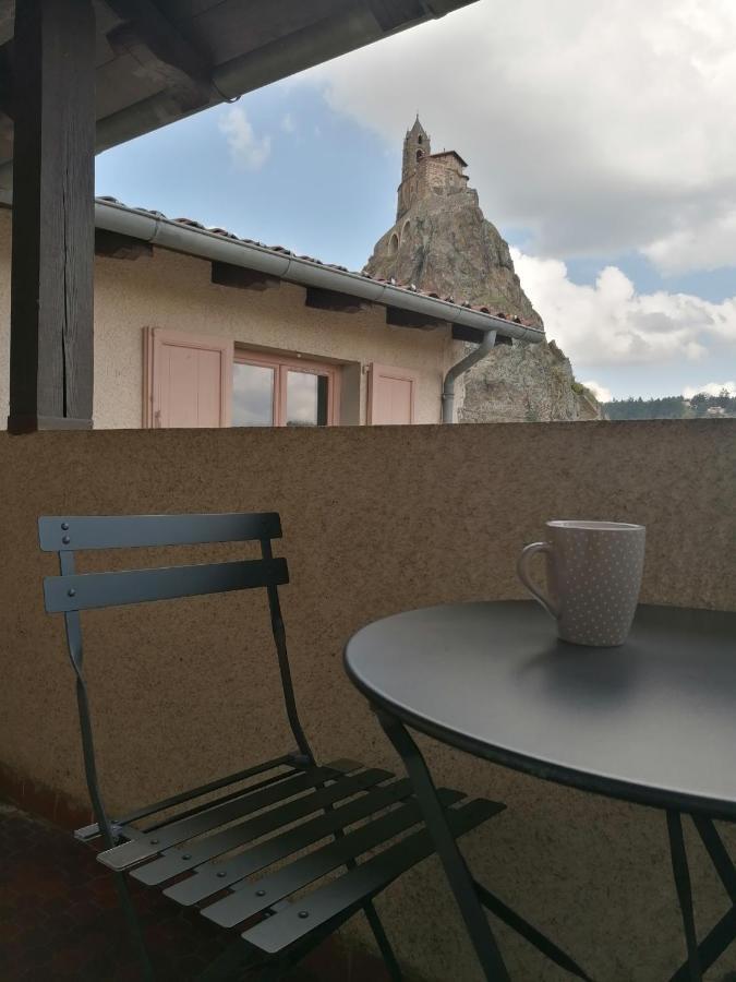 Studio Avec Balcon Au Pied Du Rocher D'Aiguilhe Lägenhet Le Puy-en-Velay Exteriör bild